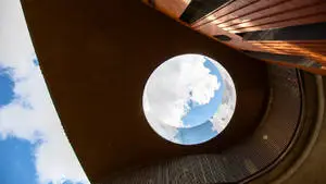 مبنى جامعة ولاية أريزونا والسماء