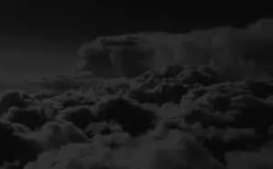 غيوم سوداء ضخمة