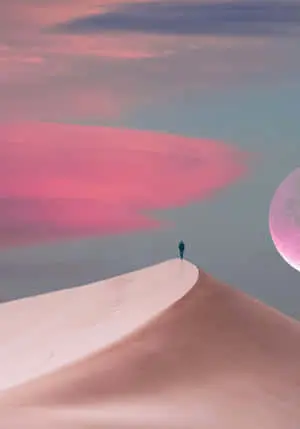 قمر وردي في صحراء آيفون