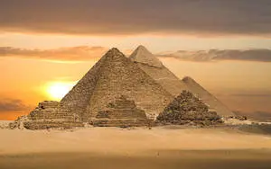 أهرامات الصحراء المصرية