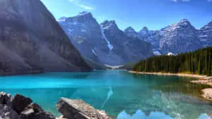 Nature at its finest - a beautiful lake in the midst of a stunning backdrop