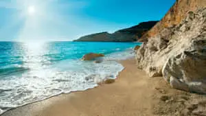 منظر ساحر لساحل البحر الأبيض المتوسط