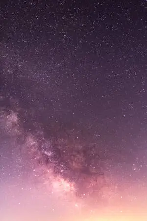 منظر طبيعي جبلي ضخم عند غروب الشمس