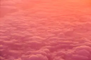 غيوم برتقالية جمالية رقيقة