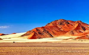 المنظر الخلاب لجبل الصحراء الحمراء